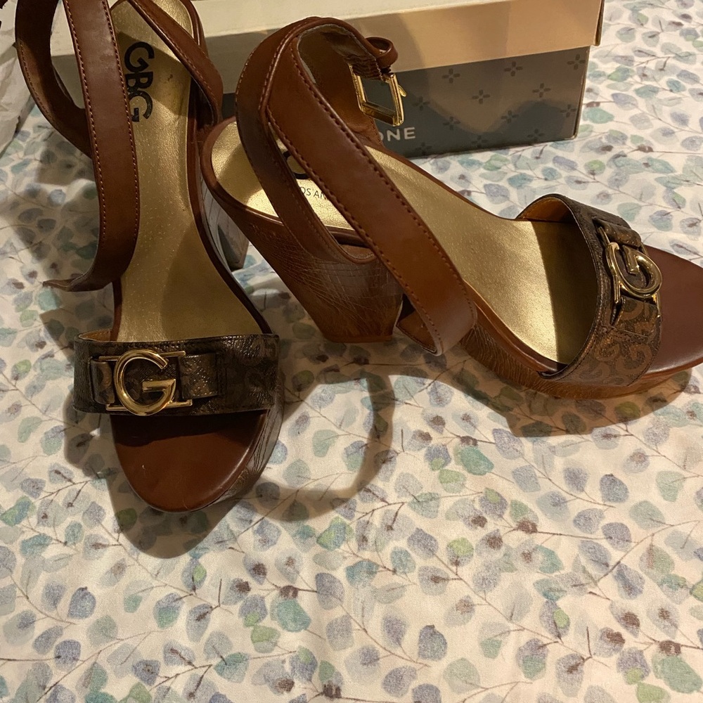 Used size 8 guess wedges